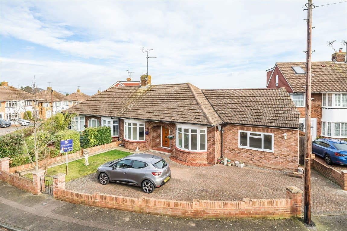 Modern Three Bedroom Bungalow Near Town Centre – Northumberland Avenue