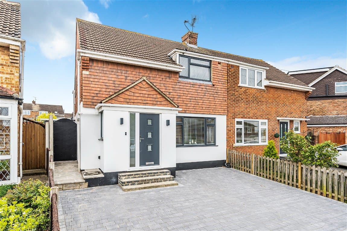Attractive Family Home Near Popular Local Schools – Bettescombe Road