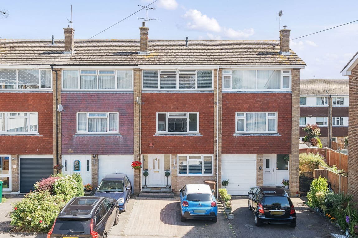 Versatile 5 Bed Townhouse – CHAIN FREE