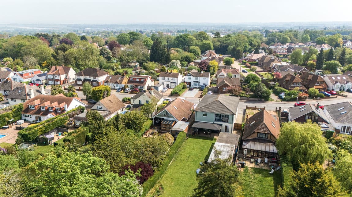Welcome to One of Rainham’s Finest – A Landmark Residence on Edwin Road