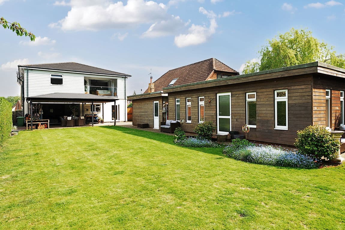 Welcome to One of Rainham’s Finest – A Landmark Residence on Edwin Road