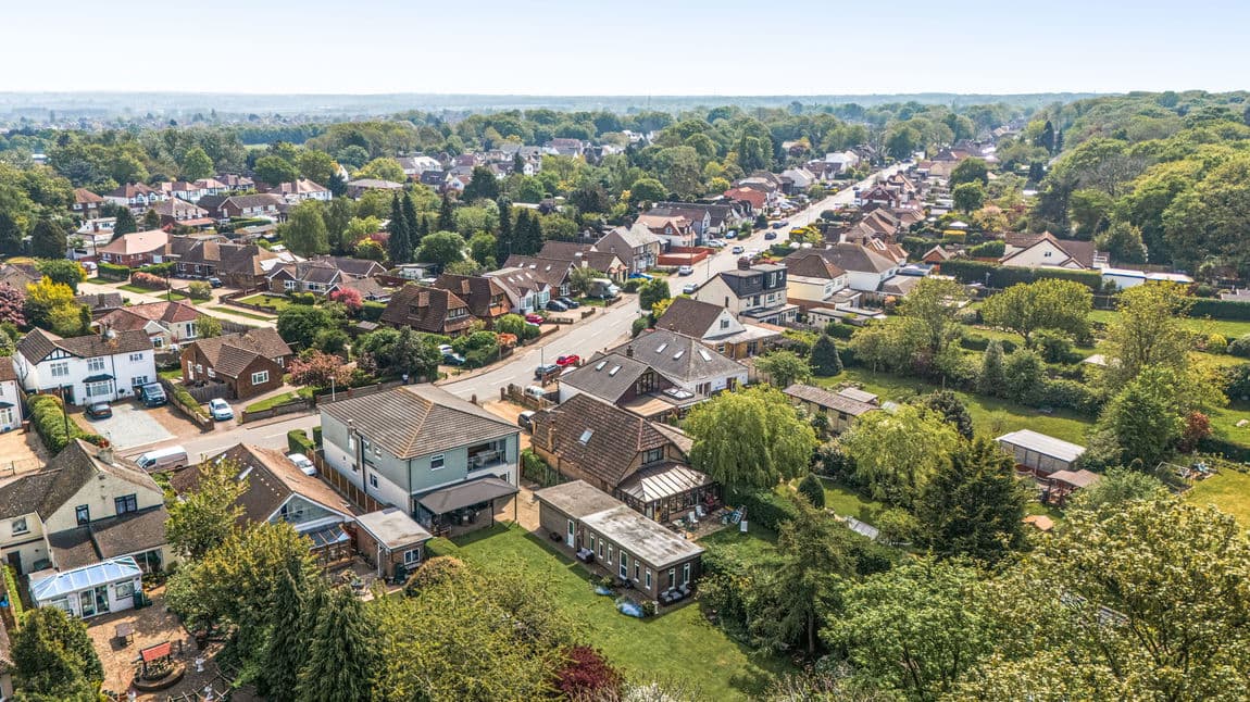 Welcome to One of Rainham’s Finest – A Landmark Residence on Edwin Road