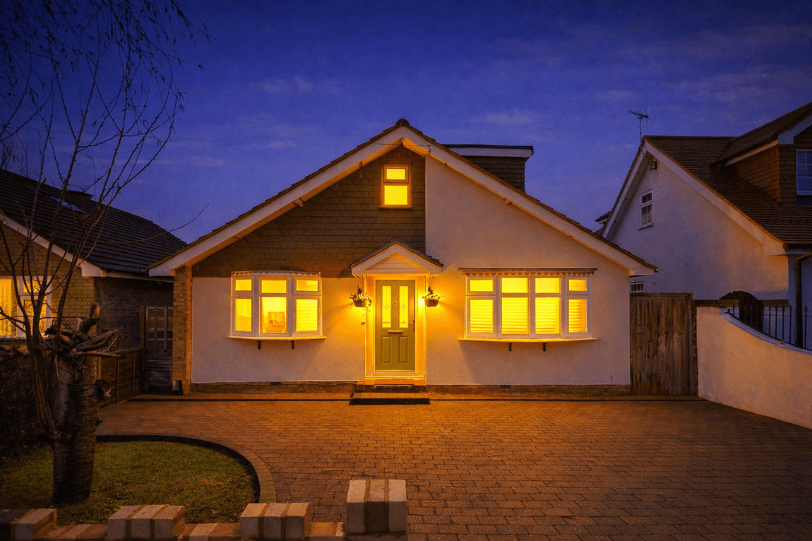 CHAIN FREE Home with Large Garden and Impressive Workshop