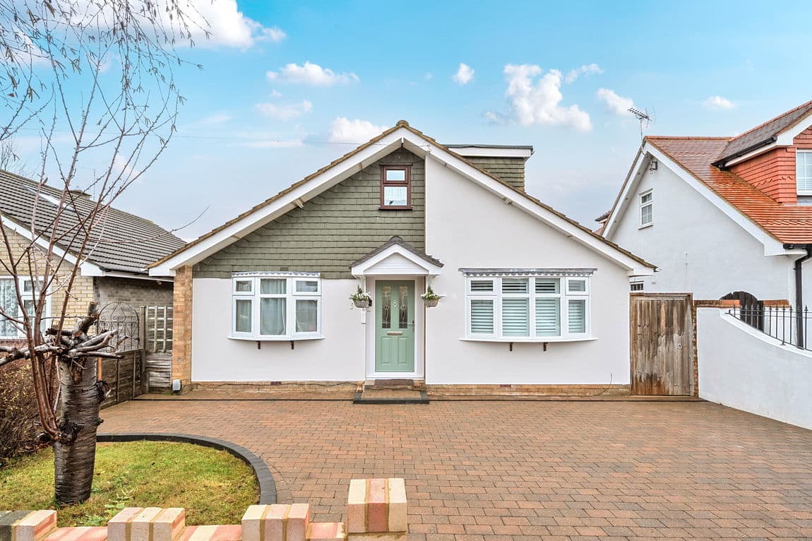 CHAIN FREE Home with Large Garden and Impressive Workshop