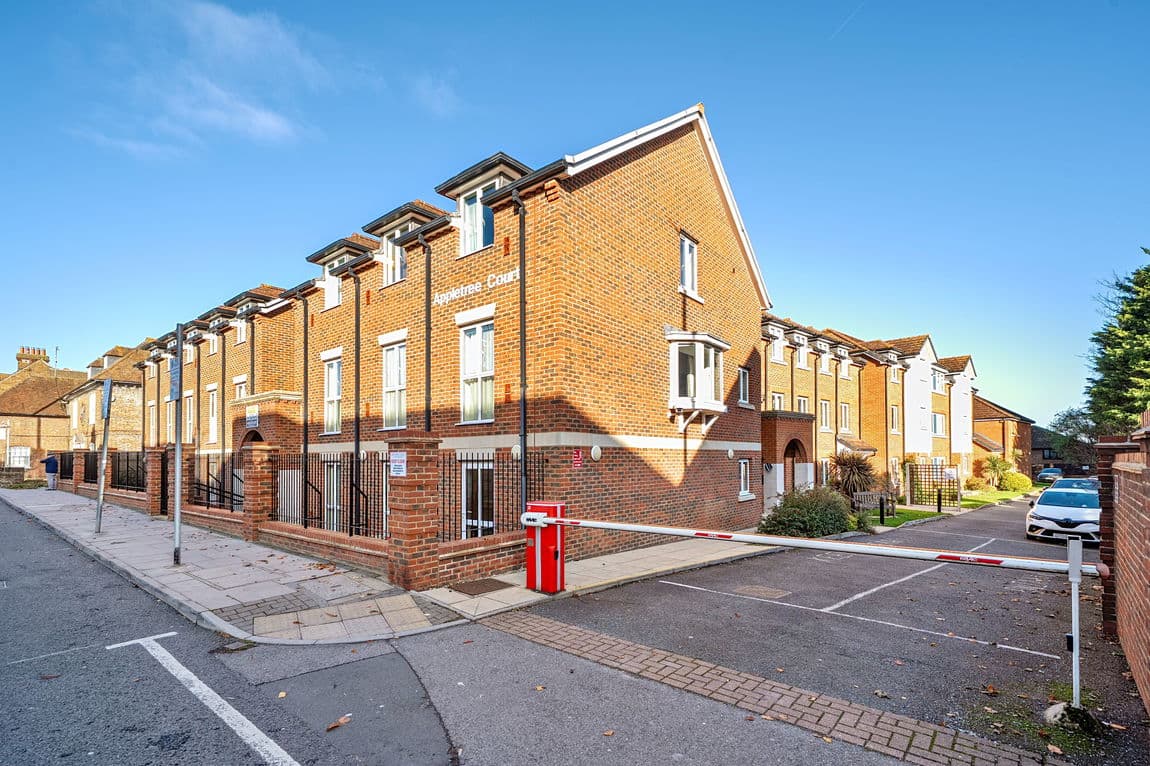 Chain Free Retirement Apartment – Walking Distance to Town Centre