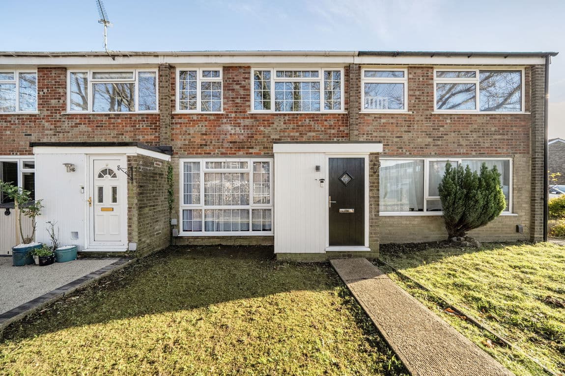 Offering almost 1,000 sq ft of space including a garage in Wigmore