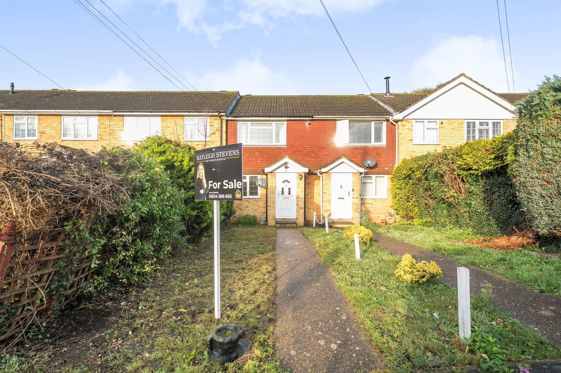 Chain Free Home Near Rainham Train Station – Macklands Way