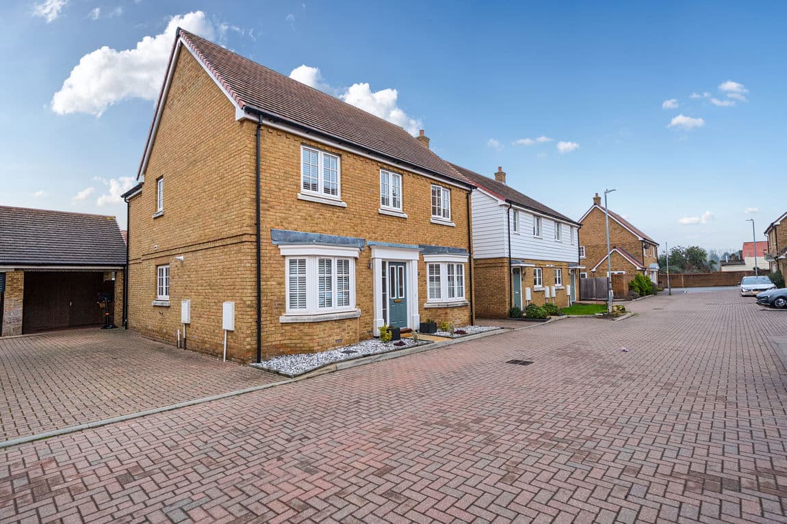 Doubled Fronted Detached Family Home – 1,395sq ft