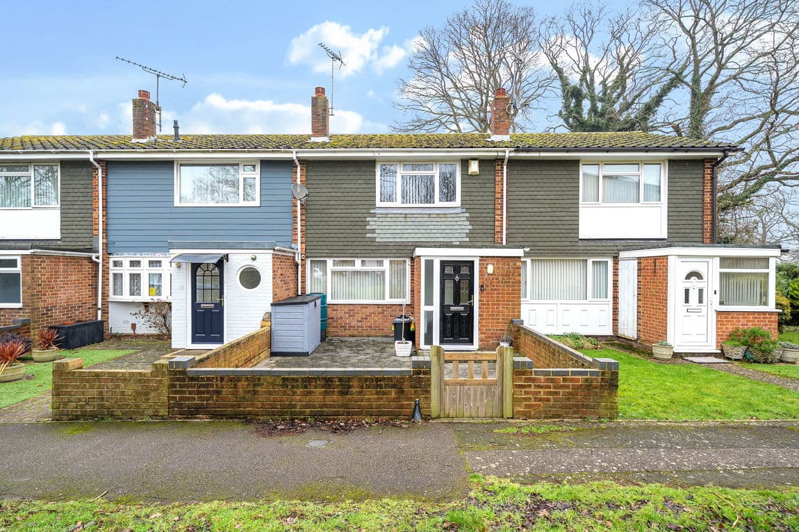 Both large double bedrooms, well presented with Garage En Bloc= 844sq ft
