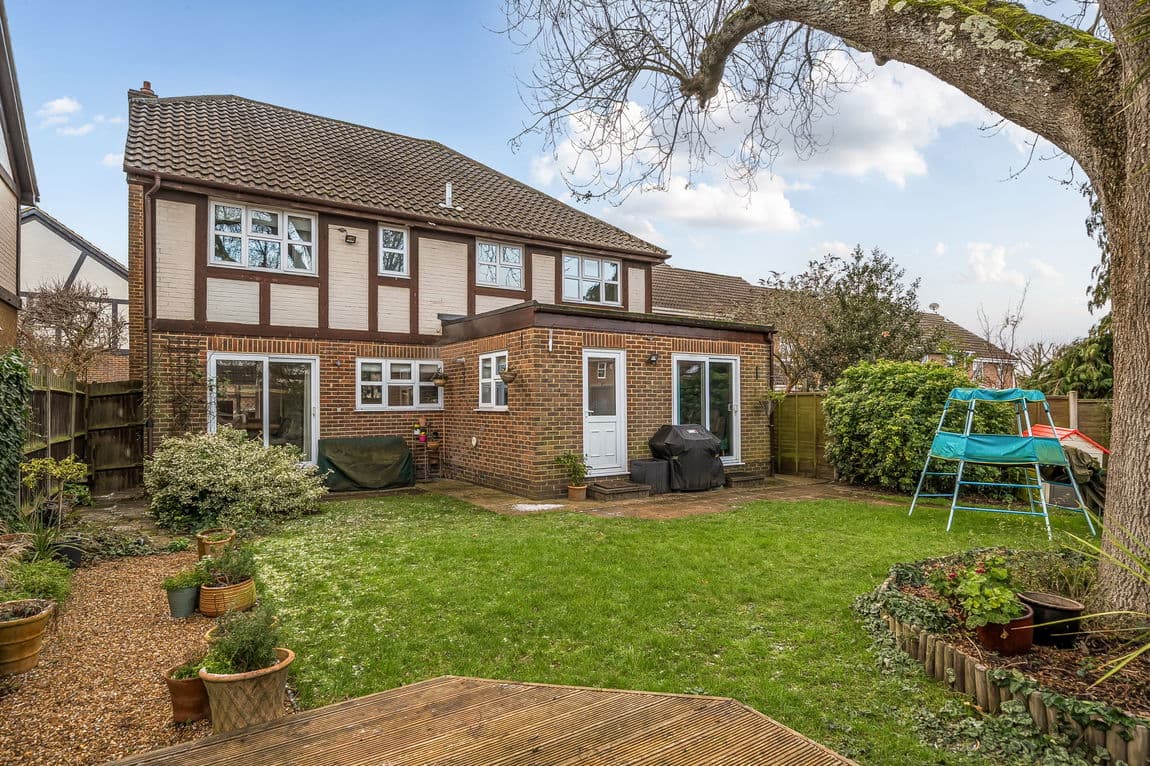 Stunning Family Home Over 2000sq ft – The Everglades