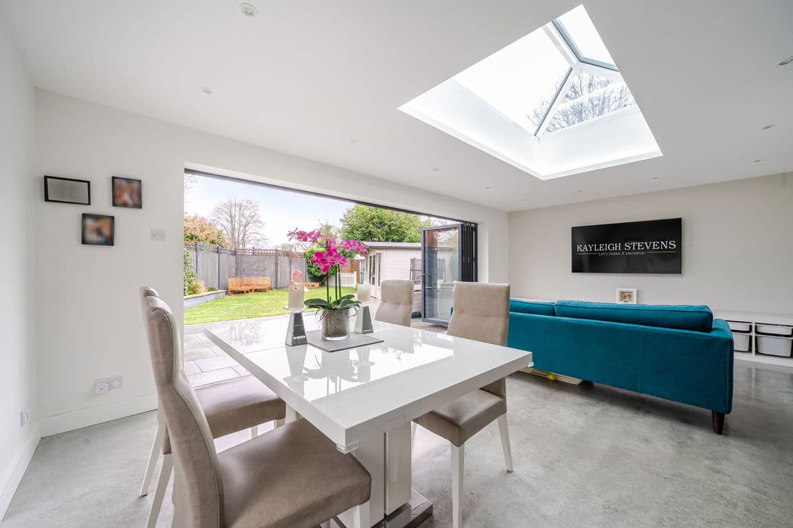 Village Life – Spacious Versatile Lifestyle