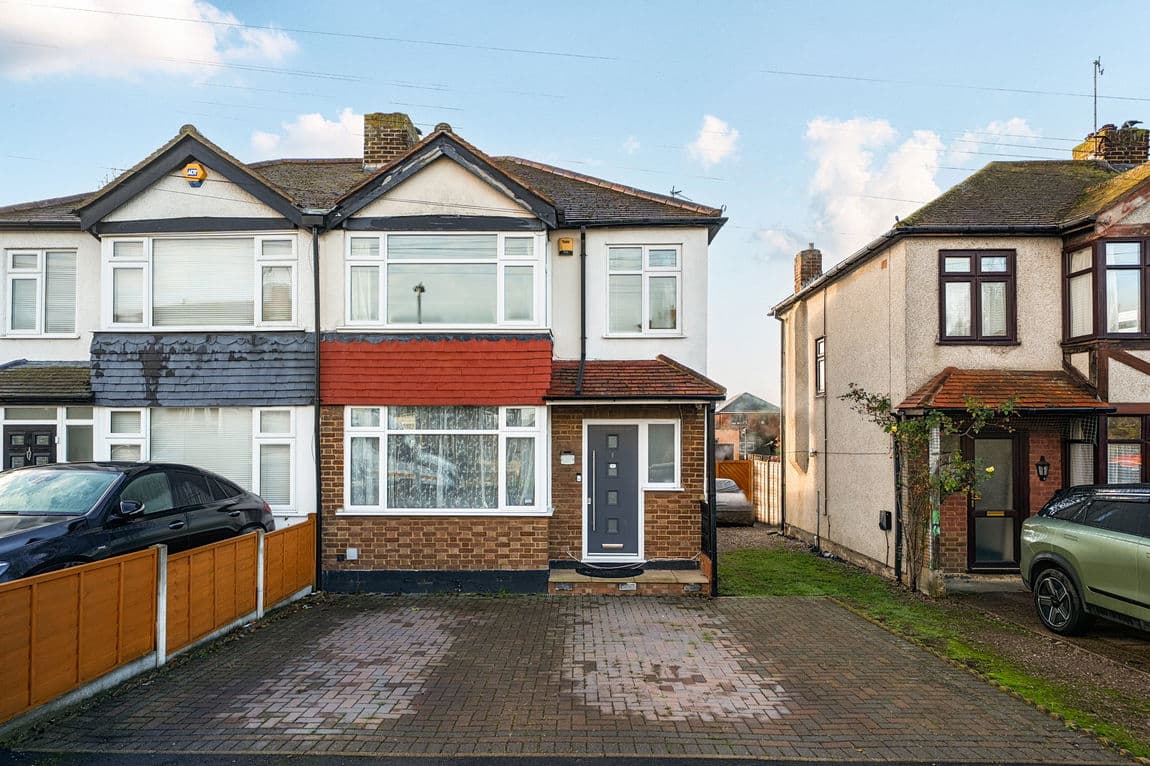 Spacious 3 Bedroom Semi in Minster with Garage and South-Facing Garden