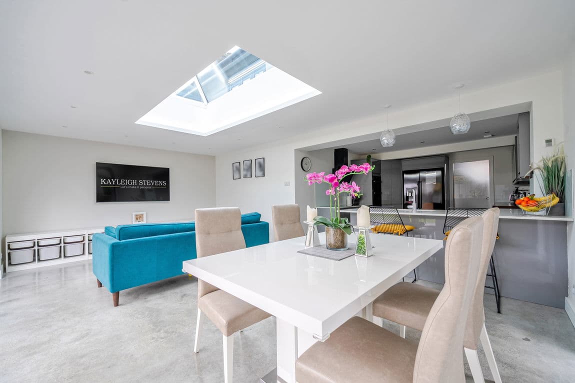 Village Life – Spacious Versatile Lifestyle