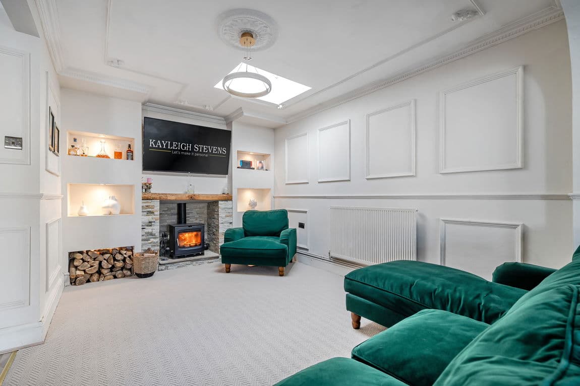 CHAIN FREE Bungalow with Two Luxurious Bathrooms