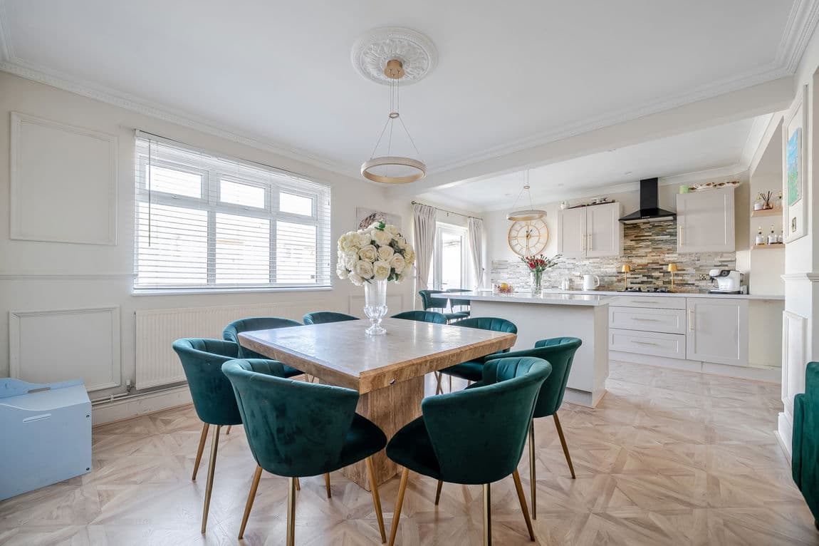 CHAIN FREE Bungalow with Two Luxurious Bathrooms