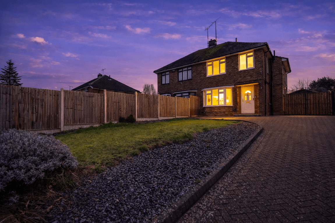 Extended Family Close to School & Town Centre