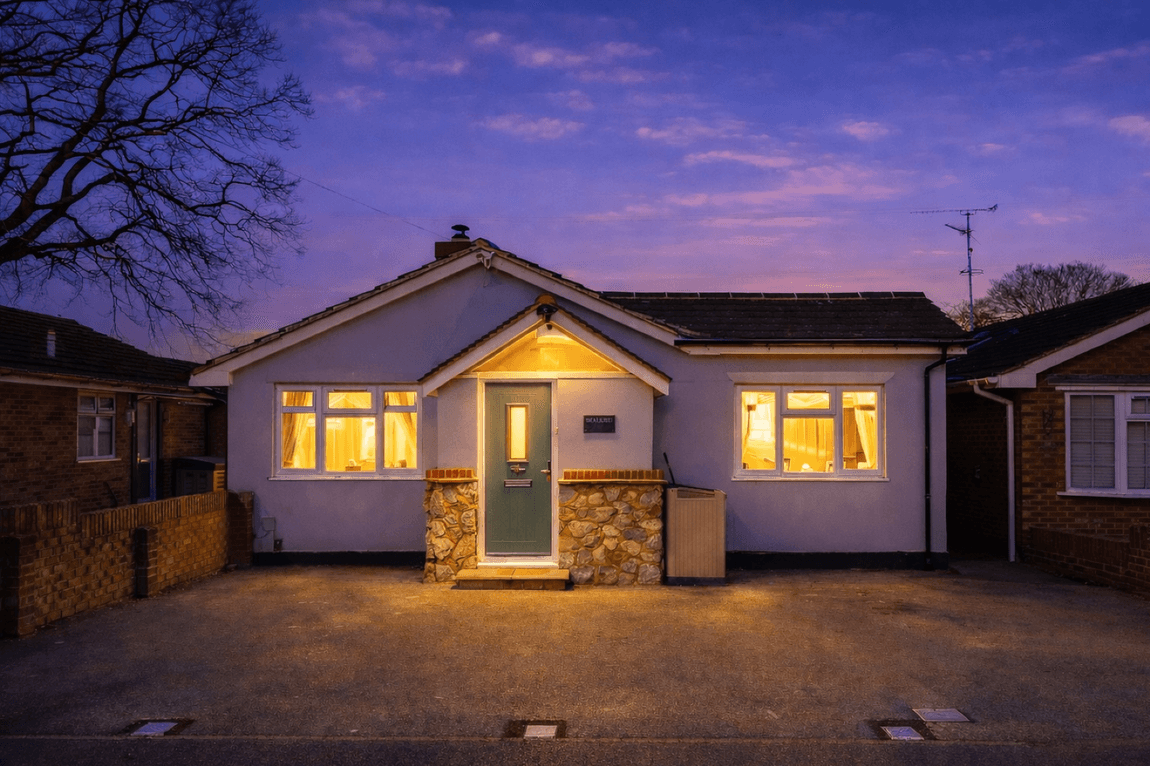 CHAIN FREE Bungalow with Two Luxurious Bathrooms