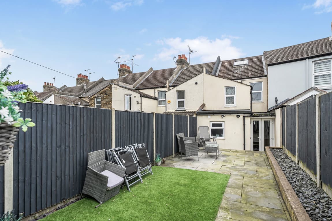 A showstopping 3 bedroom terrace with a huge open-plan heart and a bonus loft room.