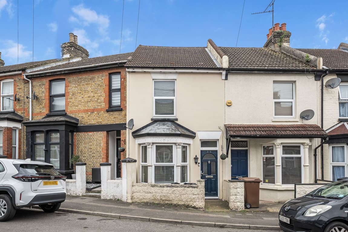 A showstopping 3 bedroom terrace with a huge open-plan heart and a bonus loft room.