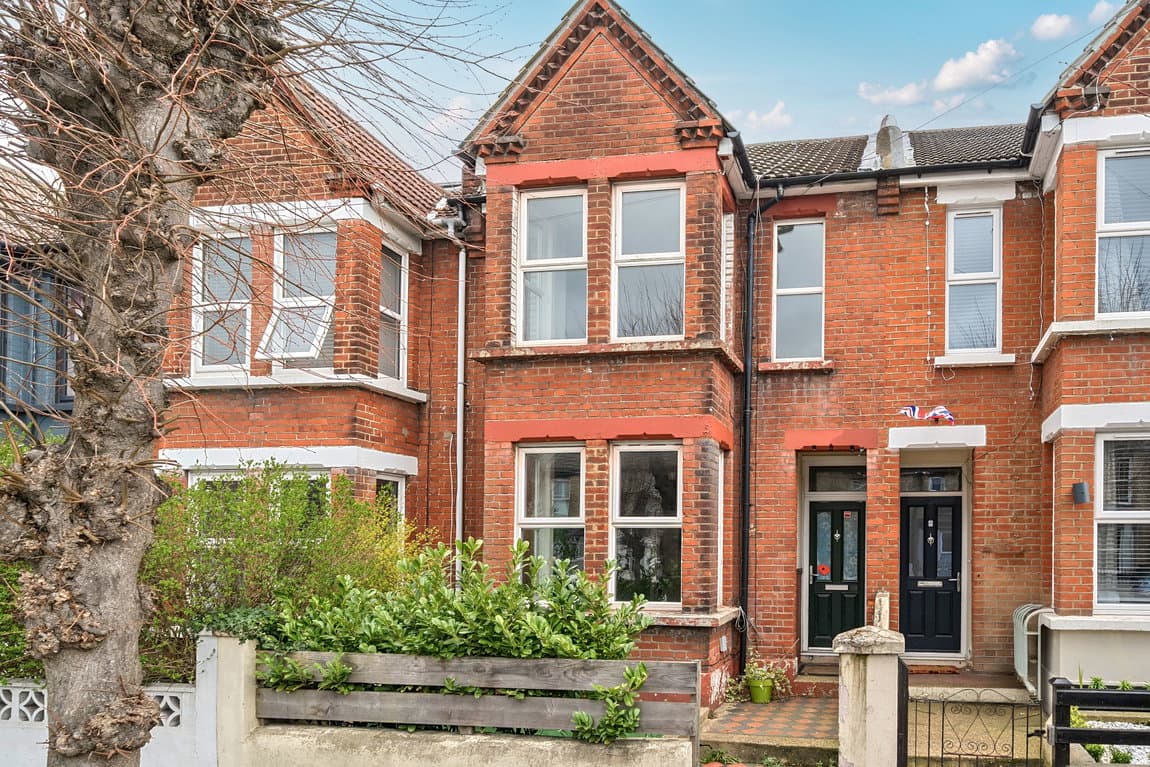 CHAIN FREE – Exciting Refurbishment Opportunity