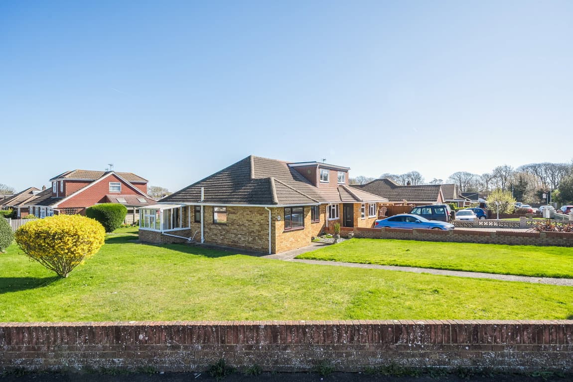 Chain Free Extended Bungalow in Highly Desirable Area