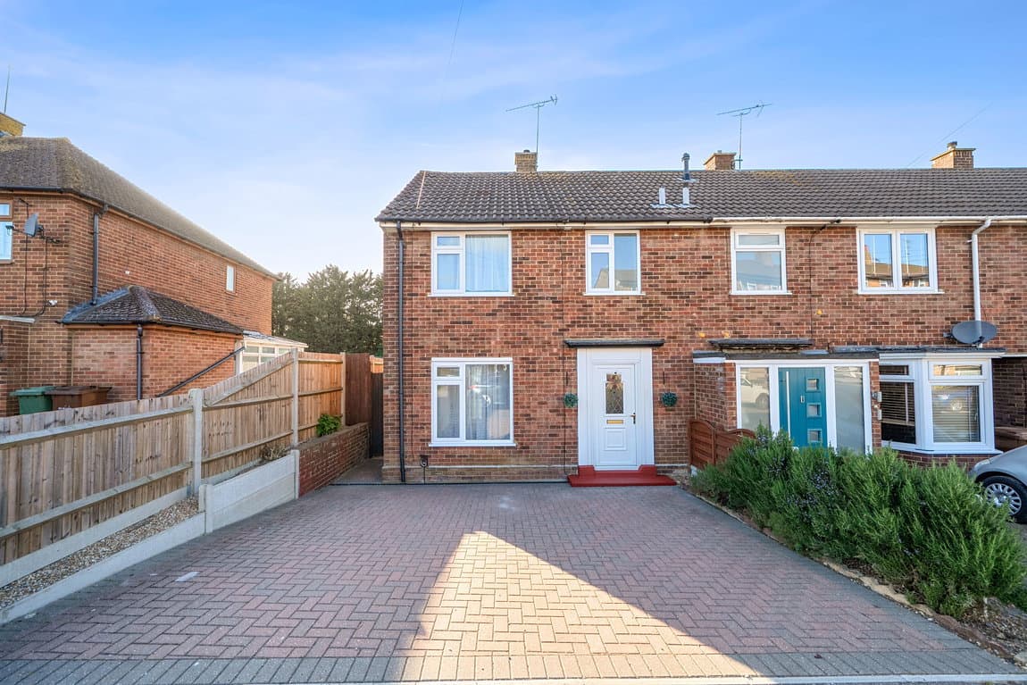 Smart, well presented 2 double bedroom home – CHAIN FREE