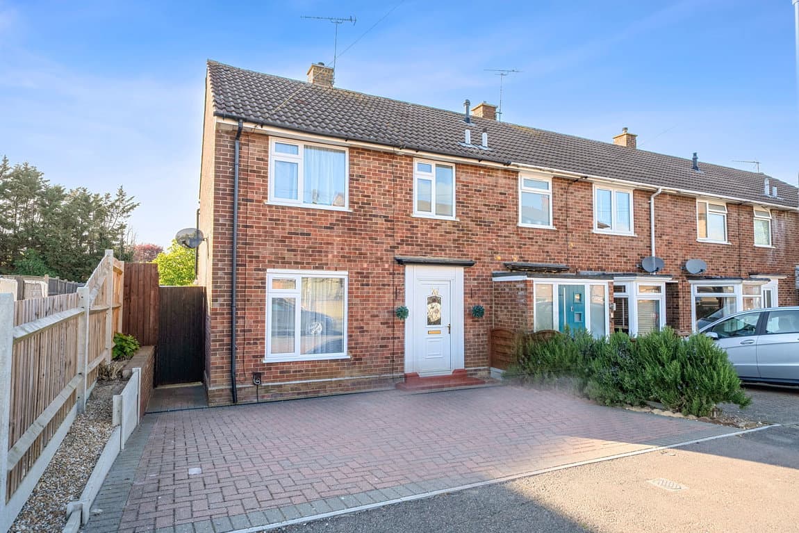 Smart, well presented 2 double bedroom home – CHAIN FREE