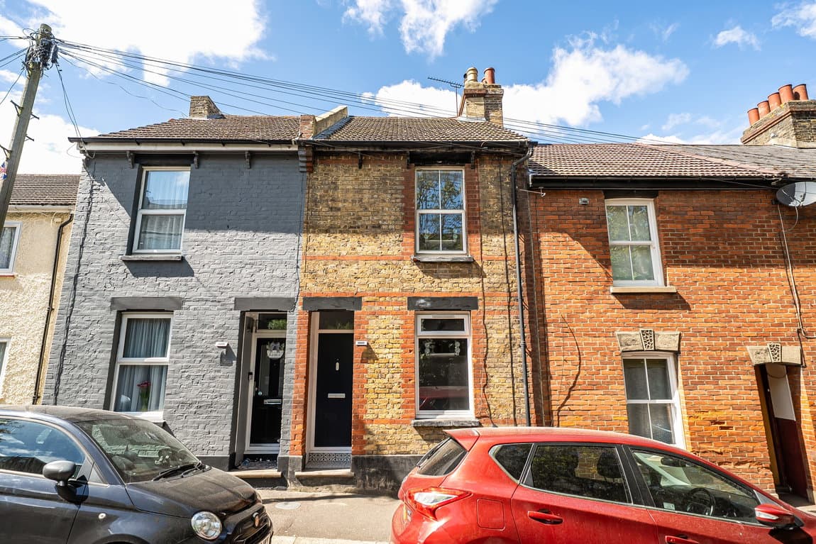 Stunning, beautifully presented Victoria Home Over 1,000sq ft