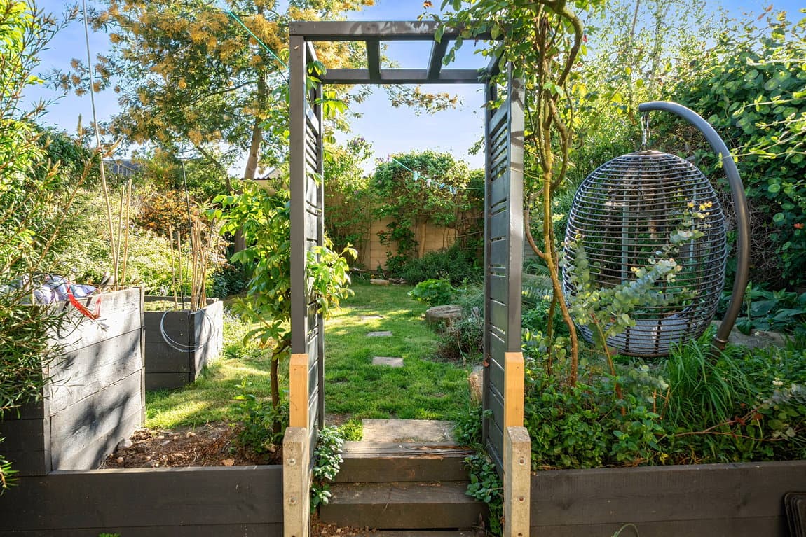 CHAIN FREE – 777 sq ft Home With South/West Facing Garden