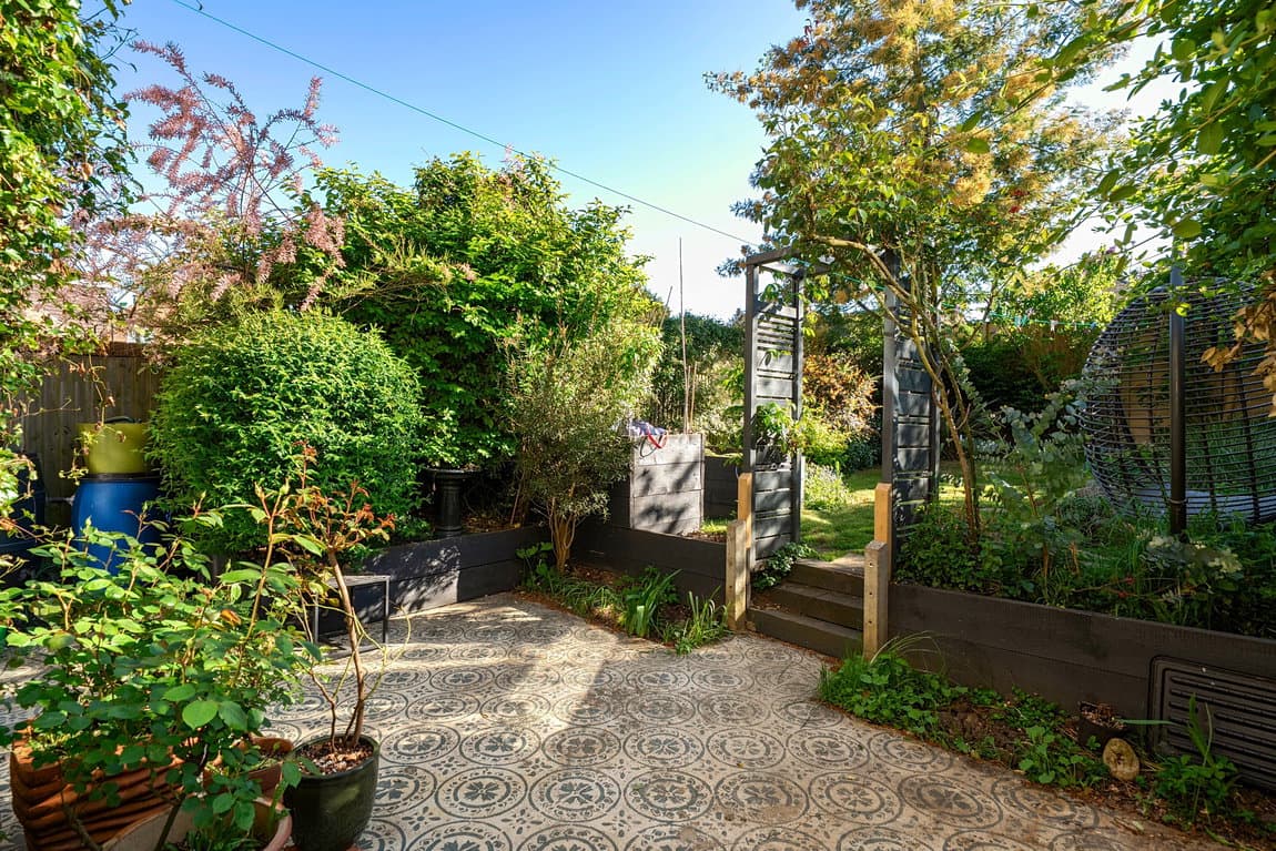 CHAIN FREE Home With South/West Facing Garden