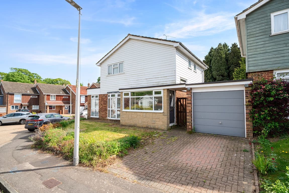 Chain Free Detached Family With So Much Potential at A Great Price