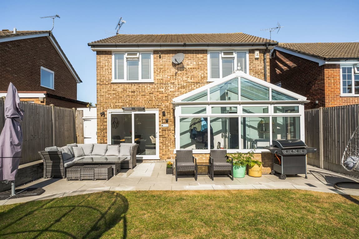 Modern Hempstead Home With Large Driveway & 22ft Kitchen