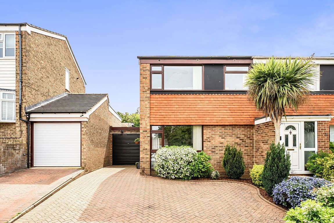 Large Driveway, Integral Garage & South Facing Garden