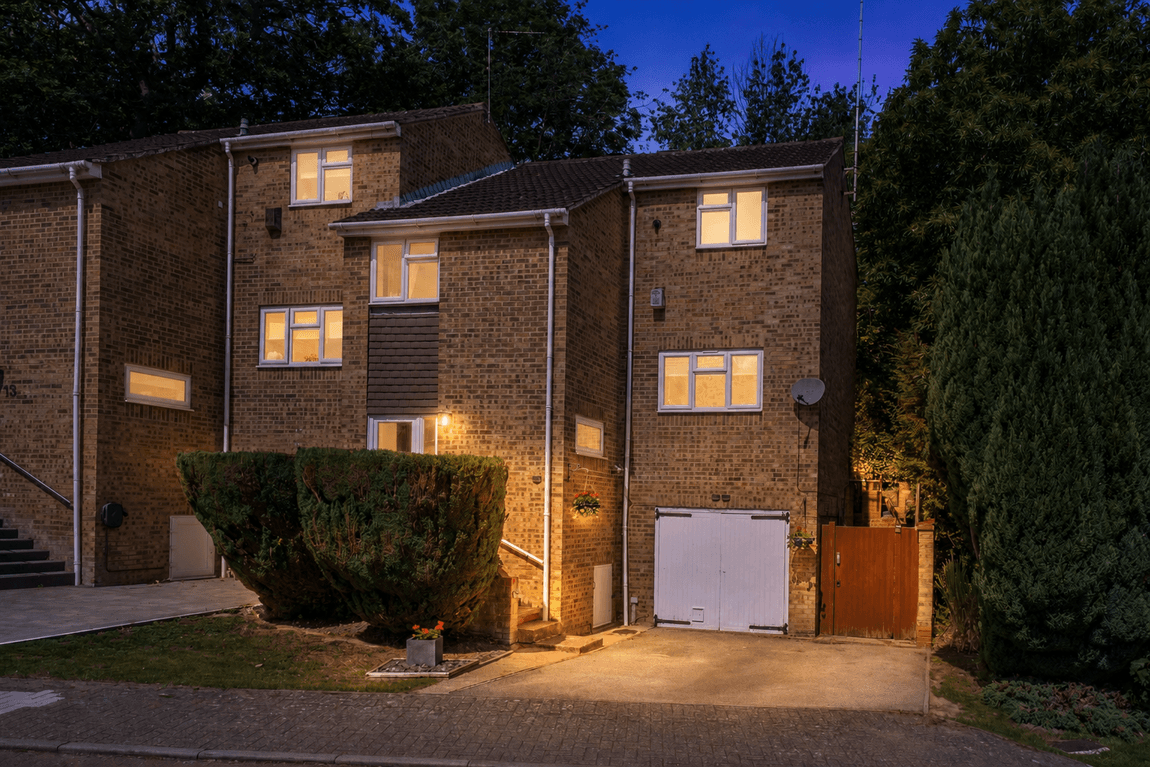 Spacious, Versatile, Private & Quiet – Over 1200sq ft