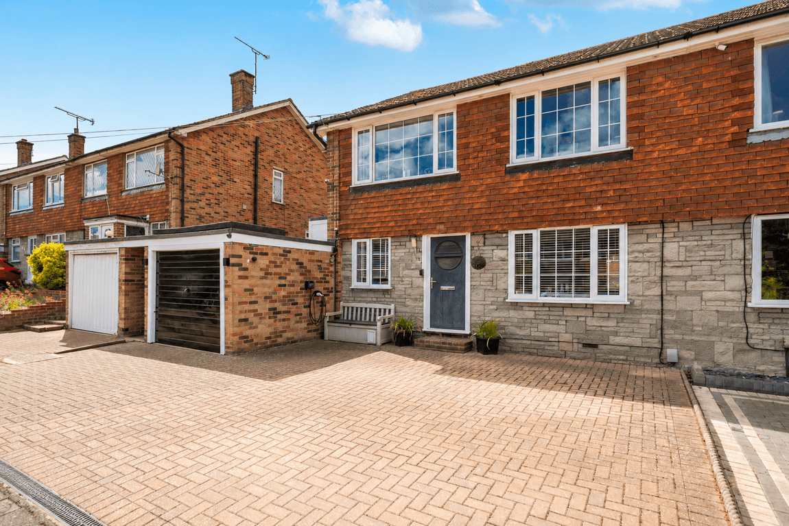 Versatile family home 1,015 sq ft, garage, driveway and an incredible garden entertainment set-up