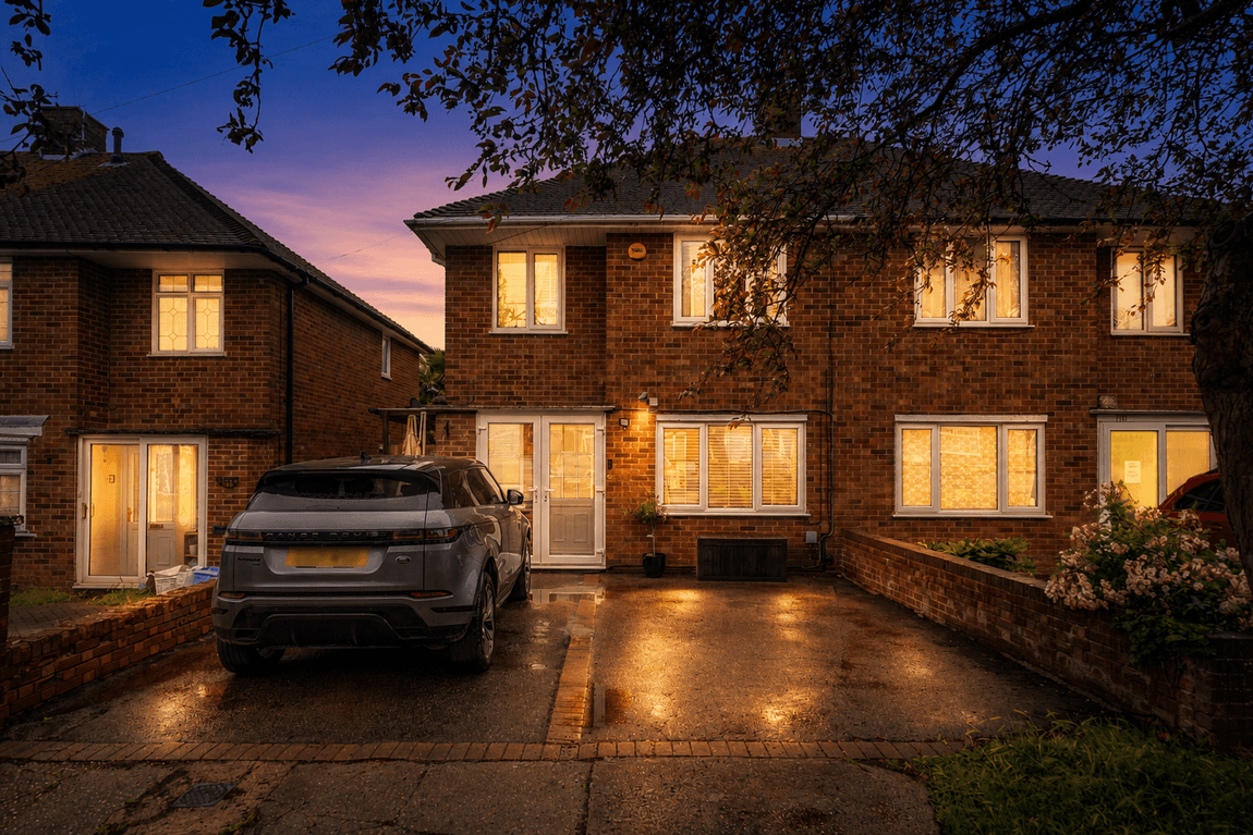 Over 1,050sq ft of family living space, walking distance to everything