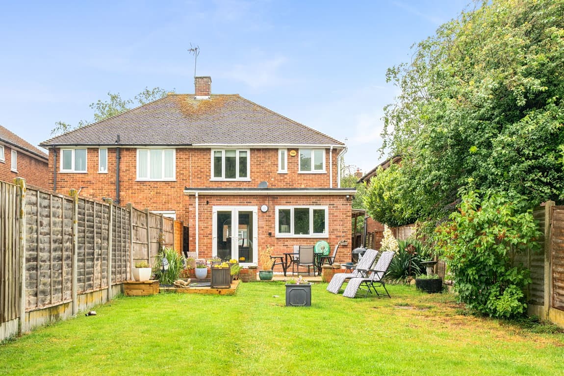 Over 1,050sq ft of family living space, walking distance to everything