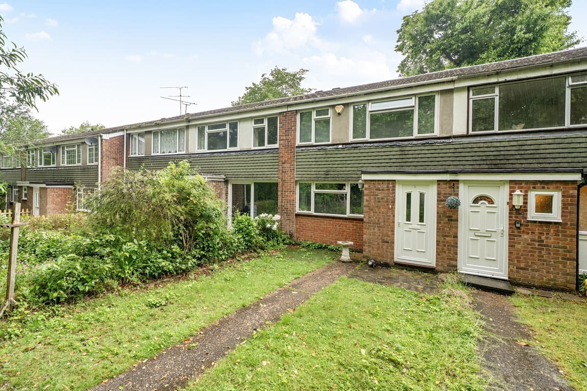 Extended Home With Garage EnBloc – Quiet Walkway Position