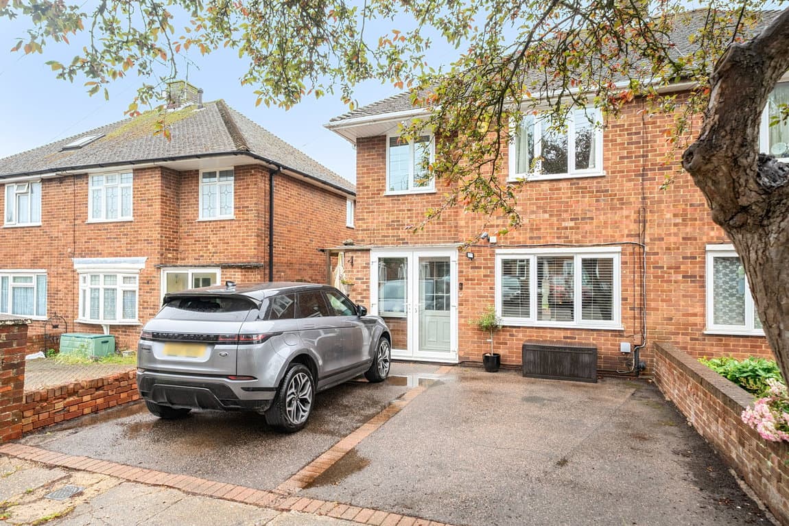 Over 1,050sq ft of family living space, walking distance to everything