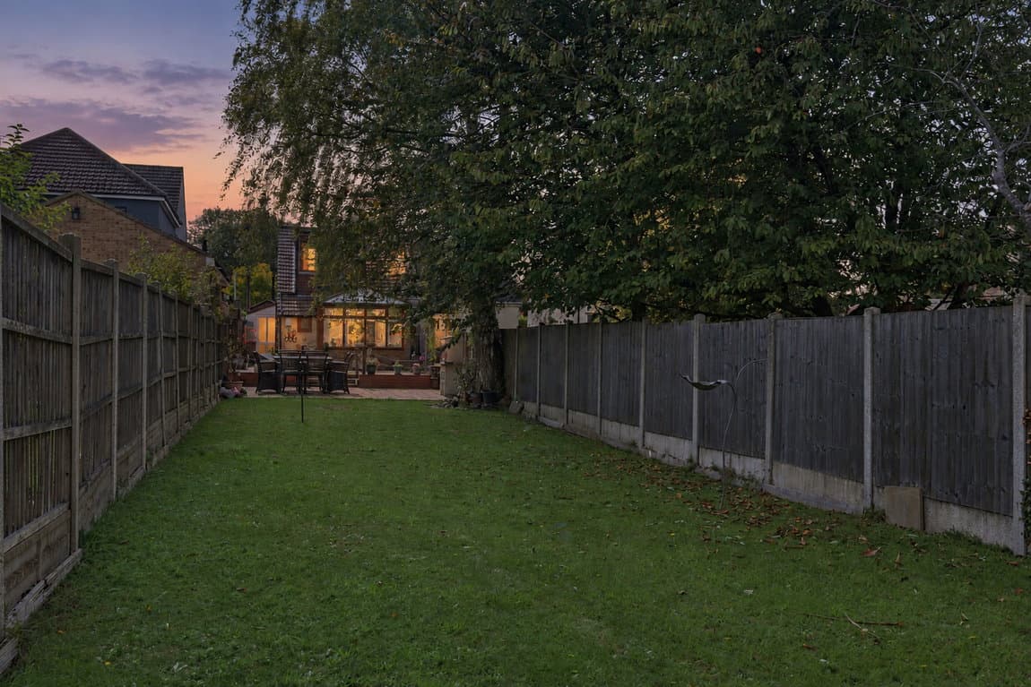 Chain Free Chalet Bunaglow in Highly Convenient Location