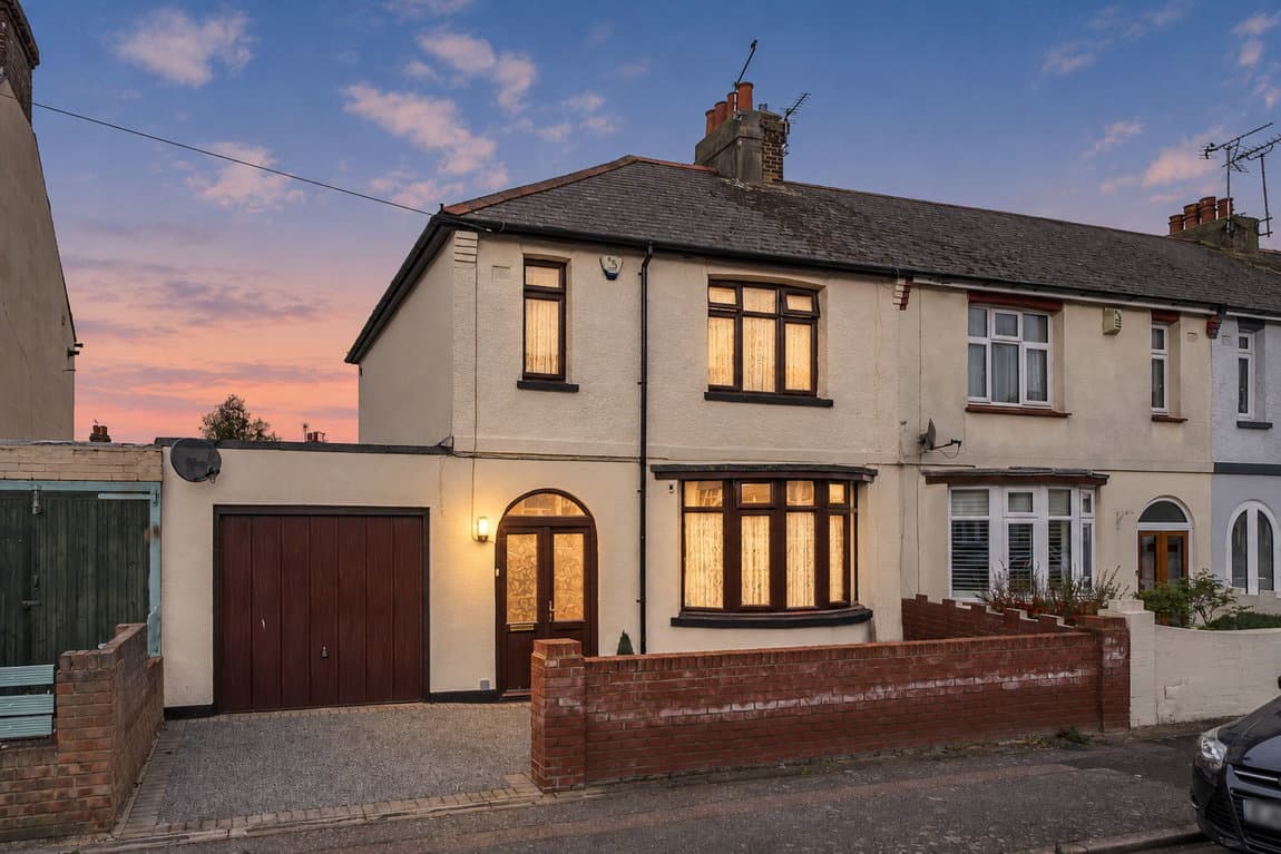 Over 1200sq ft with drive and garage – Great value