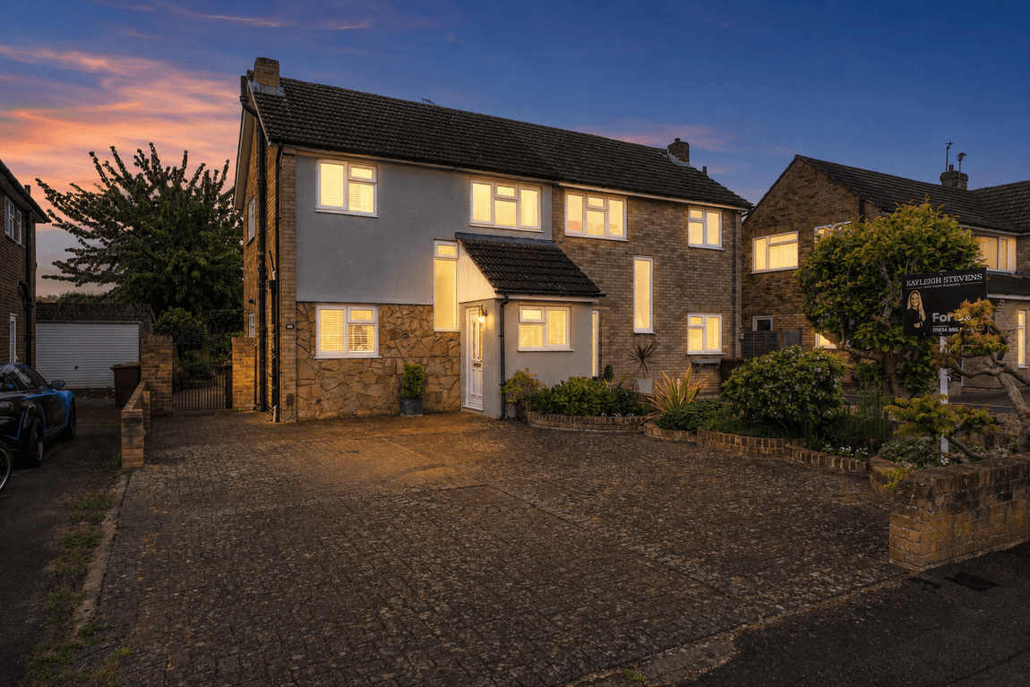 Charming Well Presented Home in Popular Wigmore Location