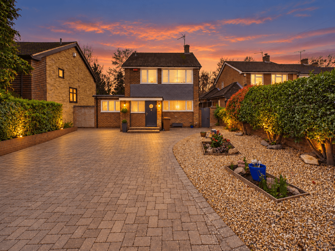 Detached 4-Bedroom Family Home with Flexible Living Space, Large Driveway & South-Facing Garden