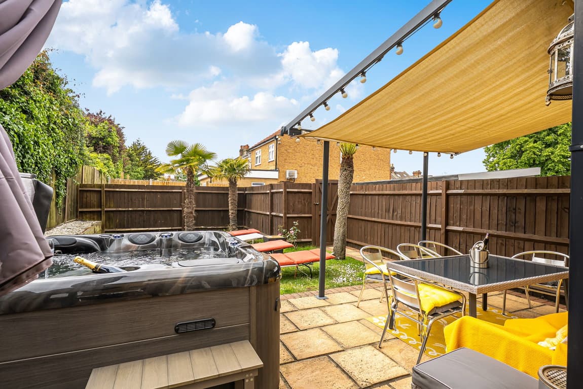 Substantial Family Home with Secure Gated Parking Near Medway Hospital