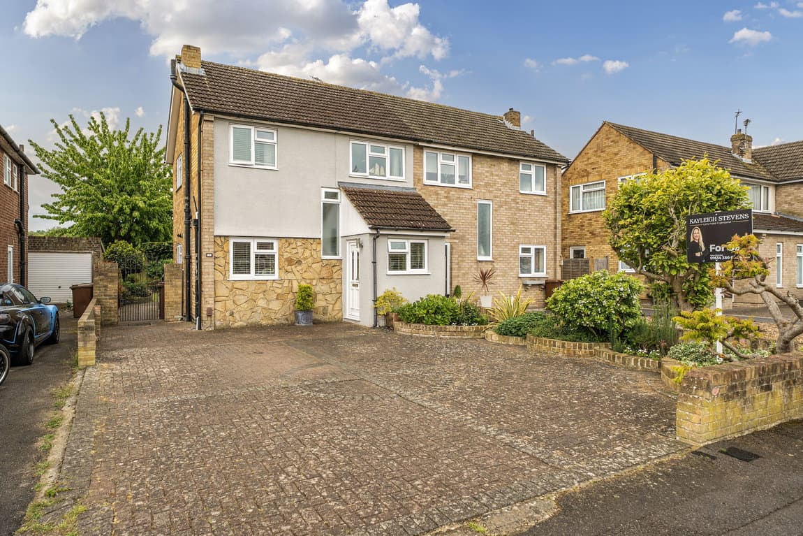 Charming Well Presented Home in Popular Wigmore Location