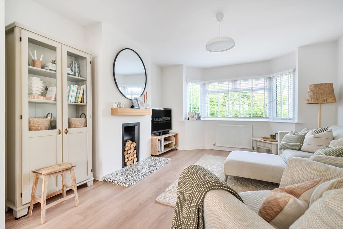 Charming, Spacious with Period Charm – Over 1200sq ft – Parking & Garage