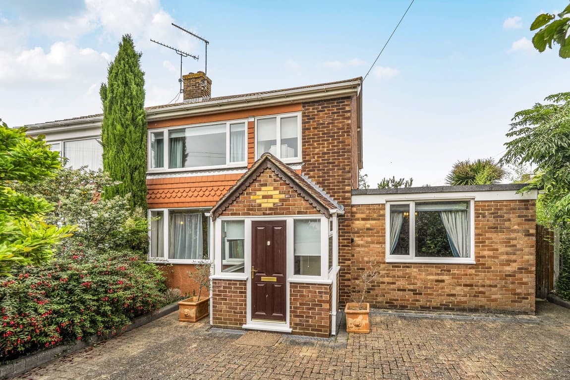 Two Driveways, 3/4 Bedrooms, Over 1,300sq ft CHAIN FREE