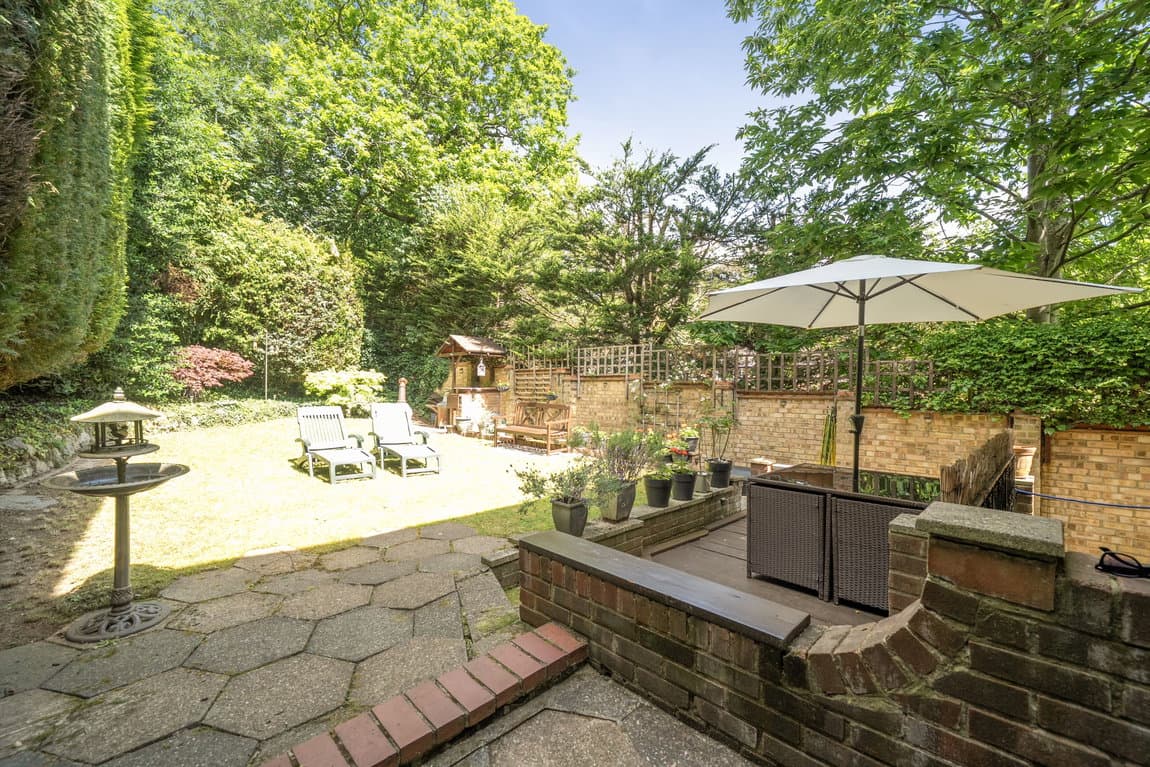 Spacious, Versatile, Private & Quiet – Over 1200sq ft