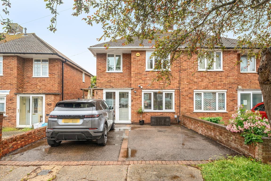 Over 1,050sq ft of family living space, walking distance to everything