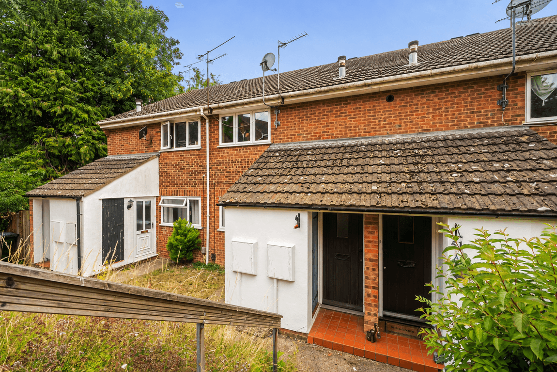 Chain Free Maisonette With Long Lease & No Charges